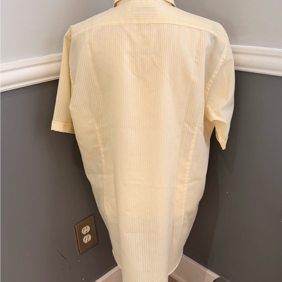 Vintage Christian Dior Chemises
Mens Shirt Yellow Size 17 Short Sleeve - Picture 3 of 8